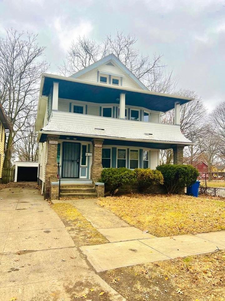 14221 Glenside Rd - Photo 2 of 33