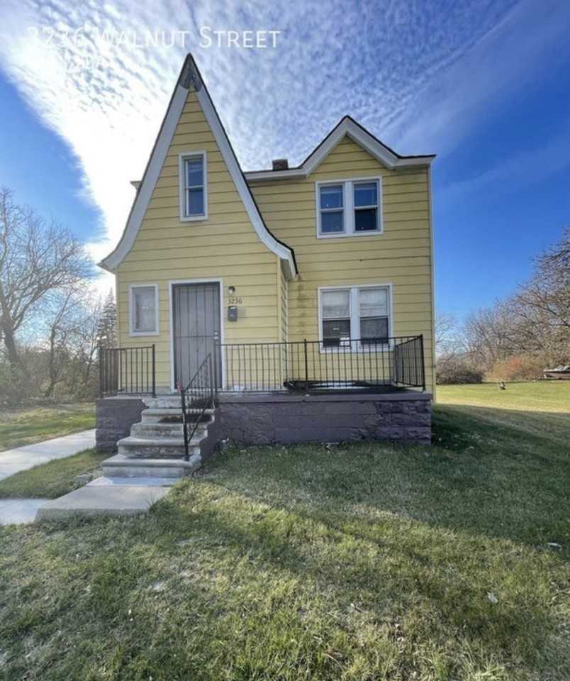 3236 Walnut St - Photo 2 of 12