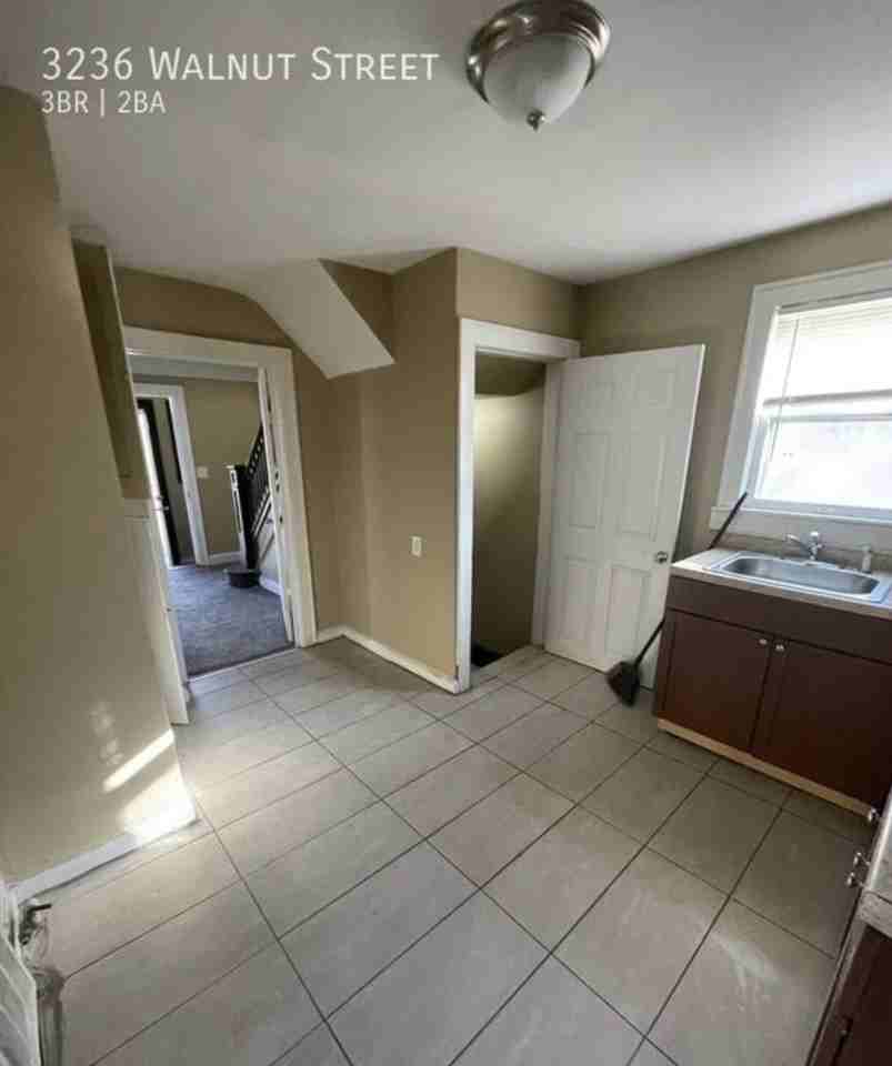 3236 Walnut St - Photo 5 of 12