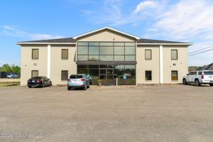 featured image of 2 W Lakeview Dr