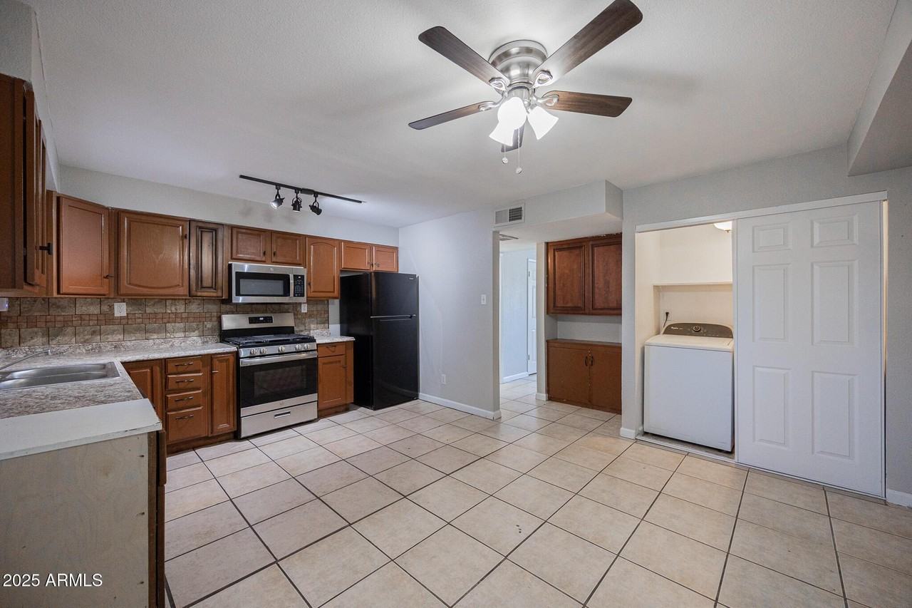 1414 N 27th St #1 - Photo 6 of 19