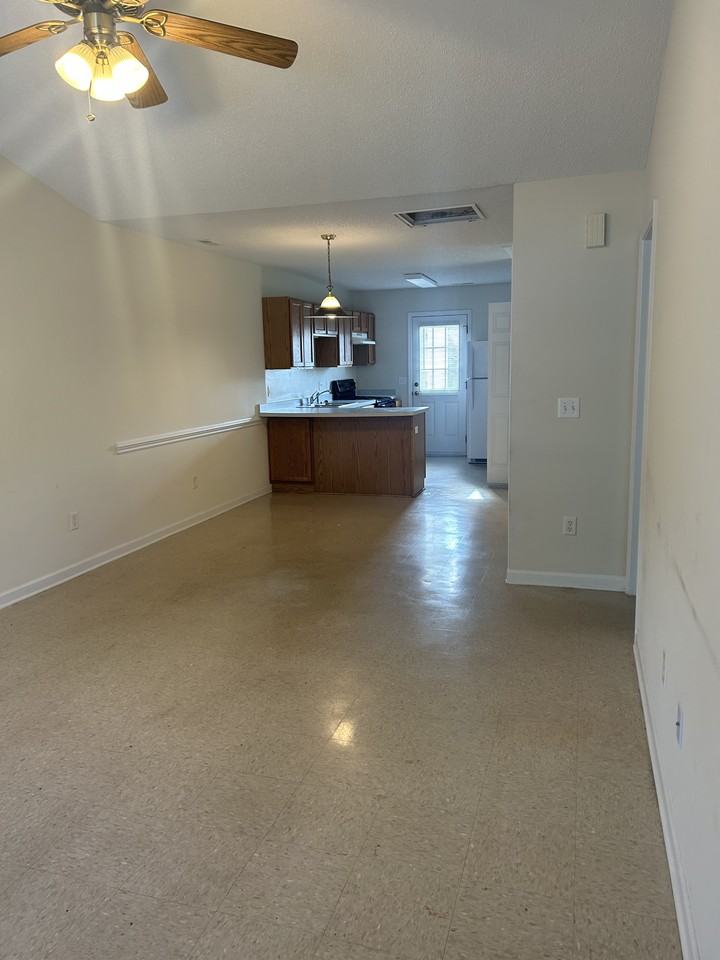 1525 Classic Dr #B - Photo 2 of 9