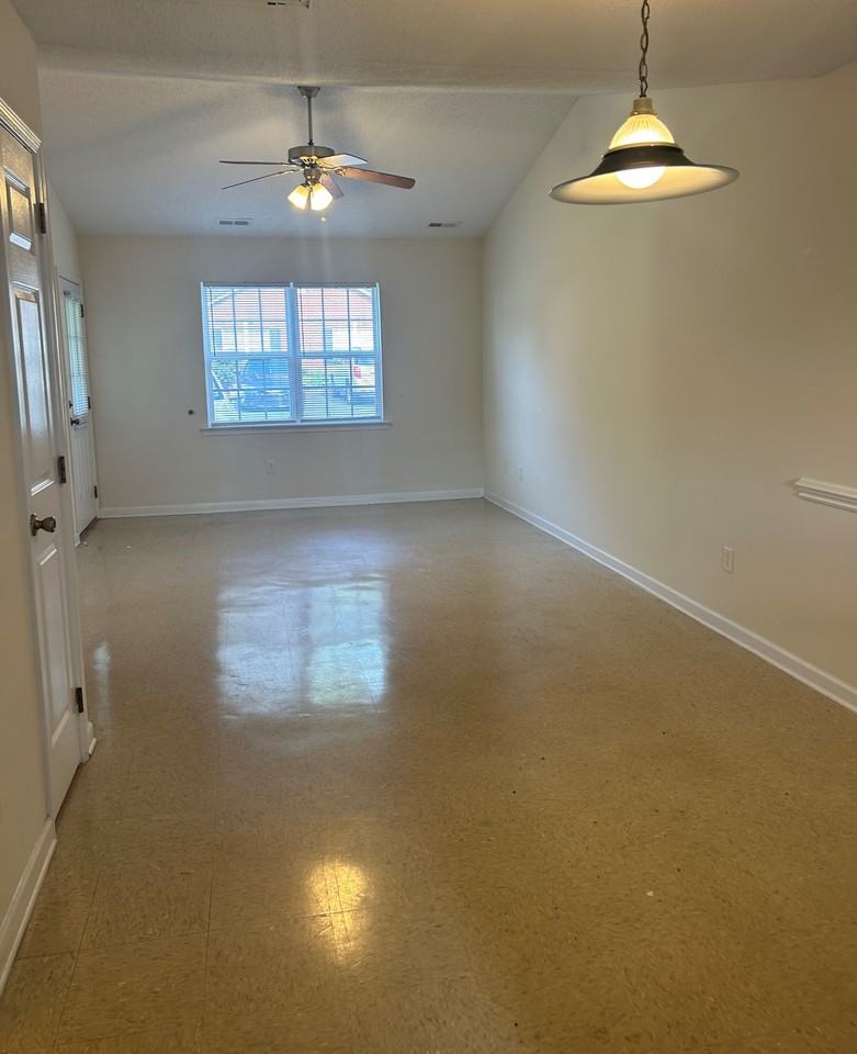 1525 Classic Dr #B - Photo 3 of 9