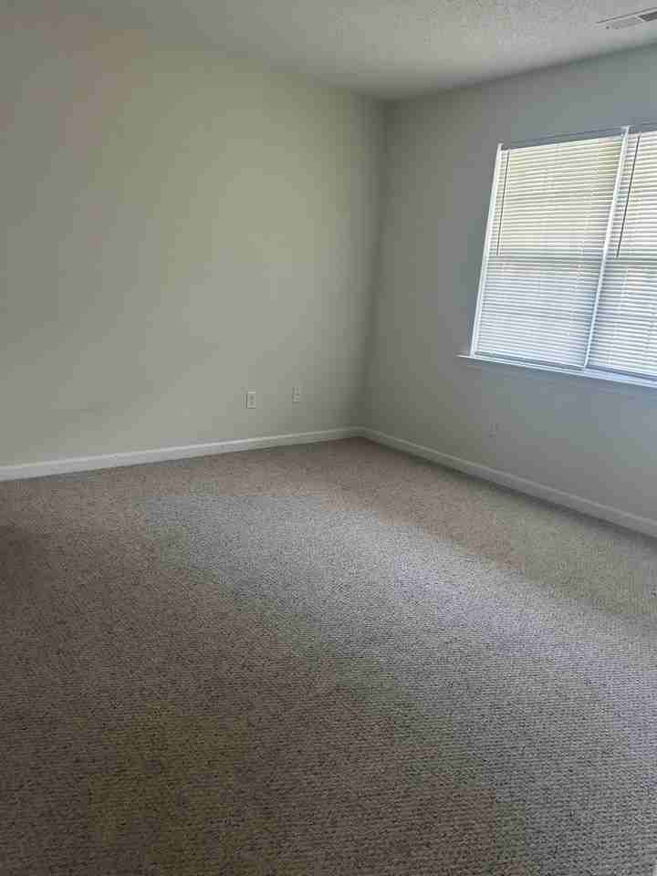 1525 Classic Dr #B - Photo 5 of 9