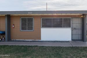 featured image of 2123 W Devonshire Ave #9