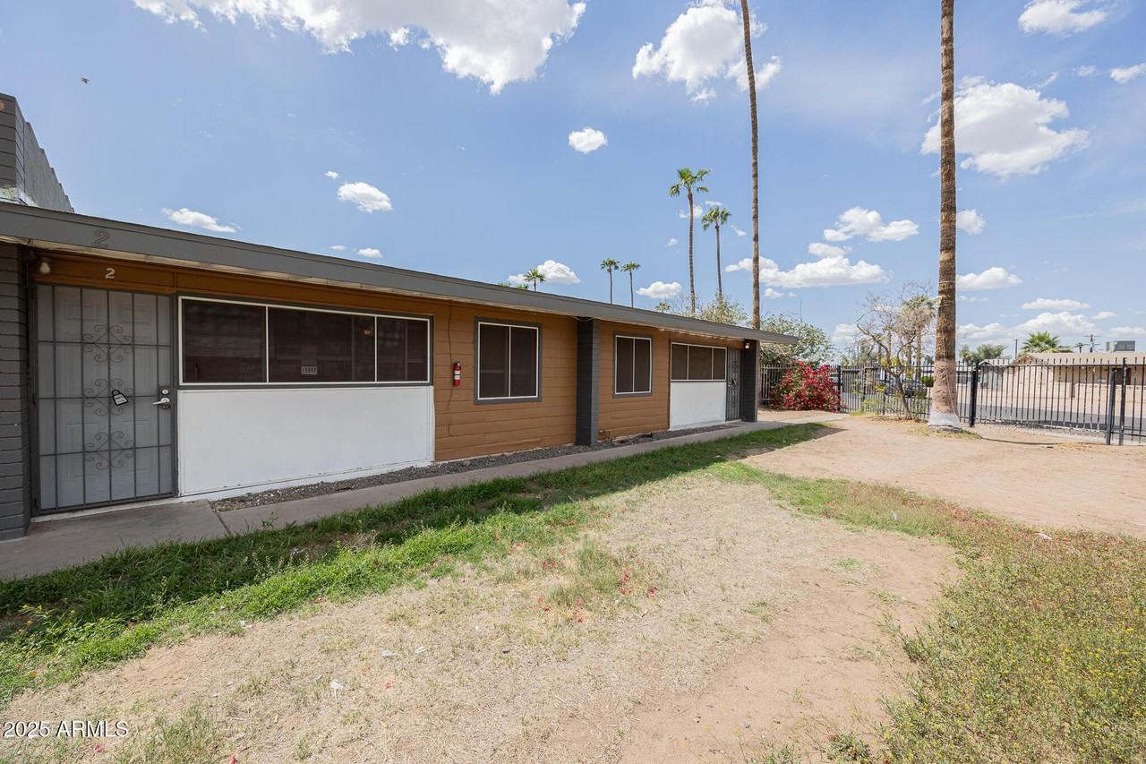 2139 W Devonshire Ave #2
