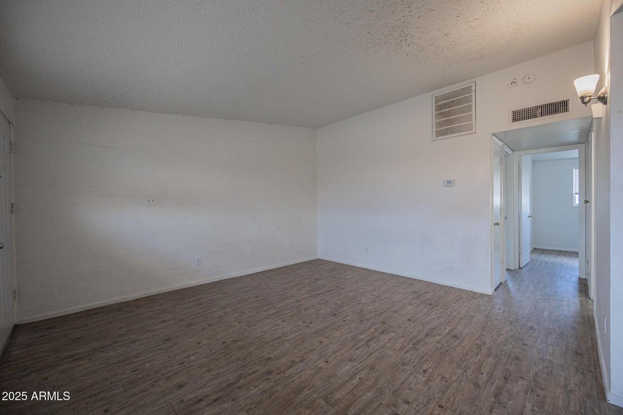 2139 W Devonshire Ave #2 - Photo 4 of 12