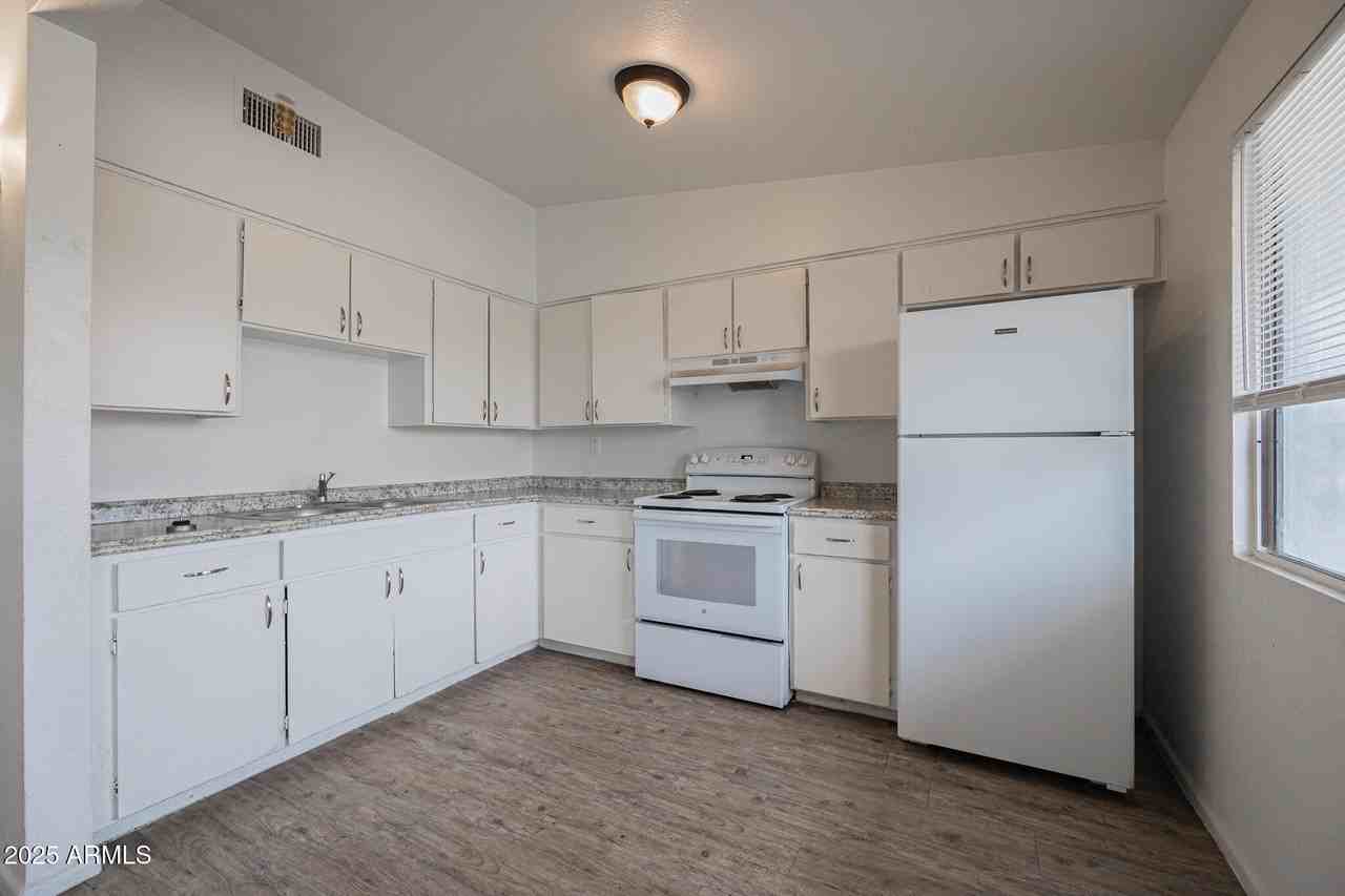 2139 W Devonshire Ave #2 - Photo 5 of 12