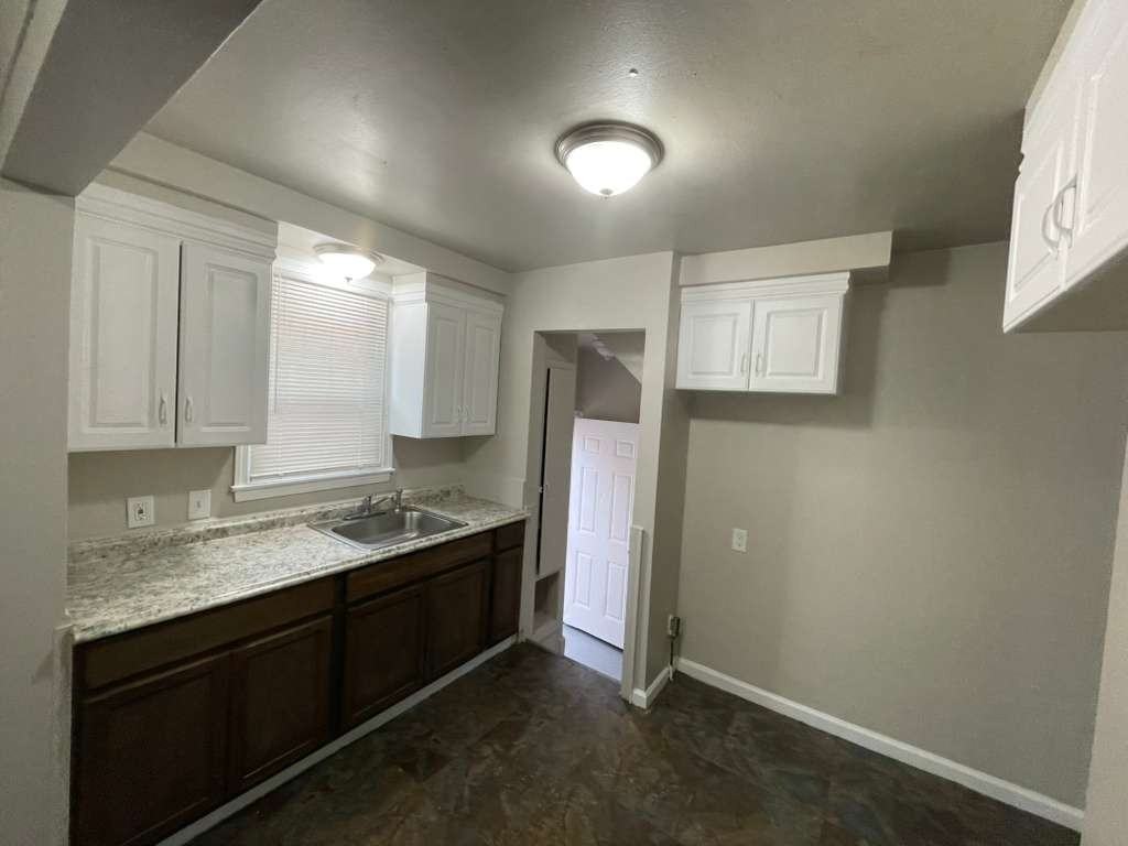 18556 Kentfield St - Photo 5 of 10