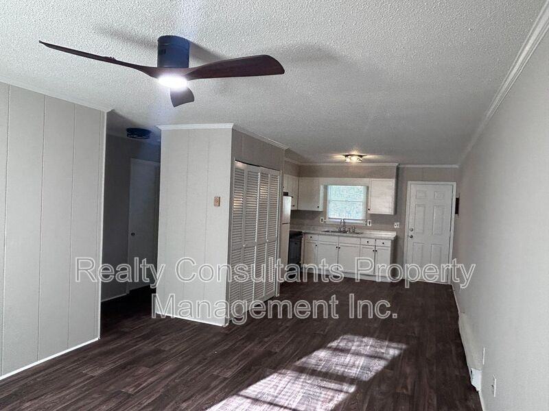 115 Cox Ave #C - Photo 6 of 24