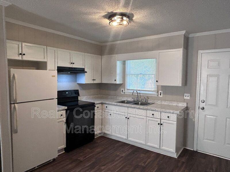 115 Cox Ave #C - Photo 7 of 24