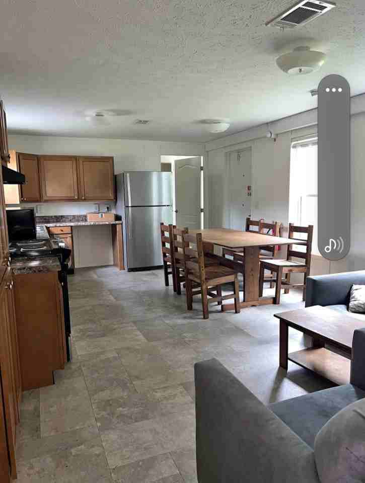 2846 Minnesota Ave - Photo 3 of 5