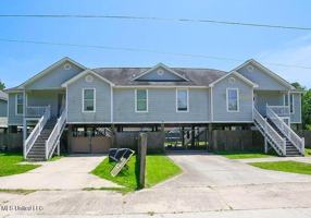 featured image of 6165 E Lamar St