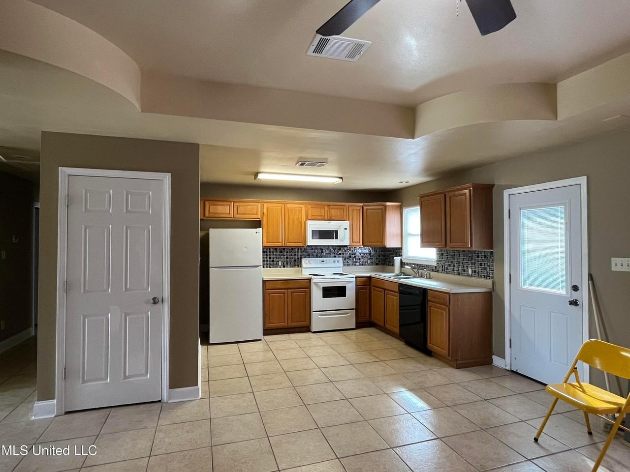 6165 E Lamar St - Photo 4 of 14