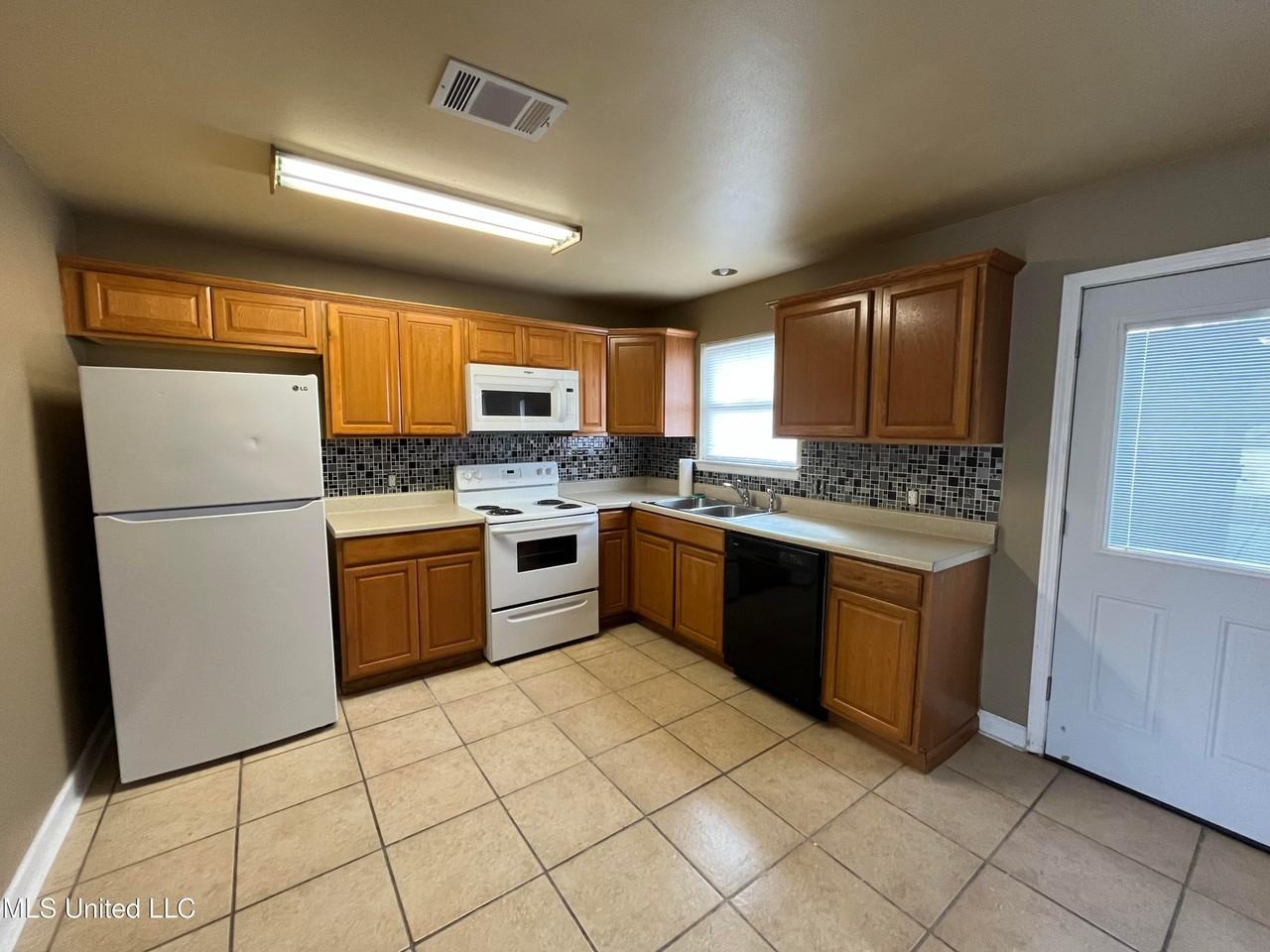 6165 E Lamar St - Photo 5 of 14