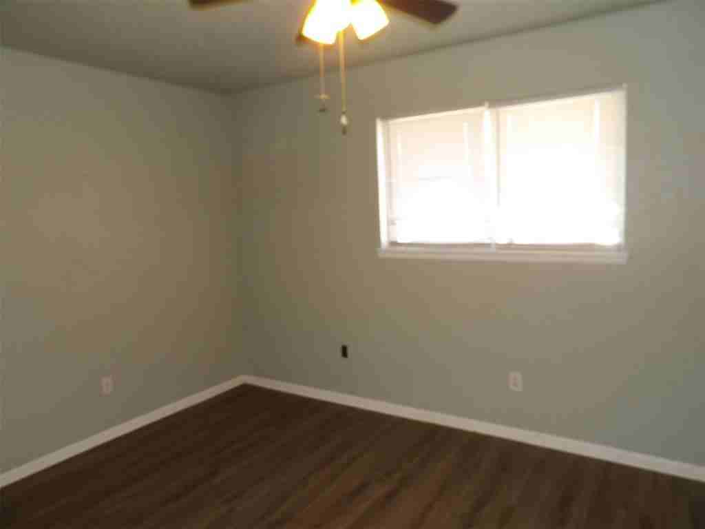 624 N Dillon Ave - Photo 6 of 10