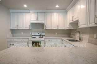 430 Ne 176th Ave - Photo 1 of 1