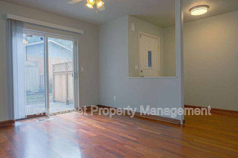 430 Ne 176th Ave - Photo 4 of 20