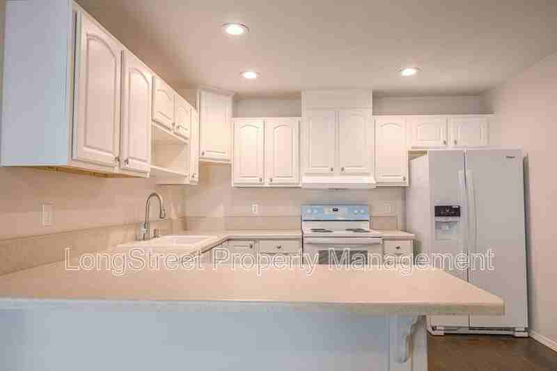 434 Ne 176th Ave - Photo 6 of 19