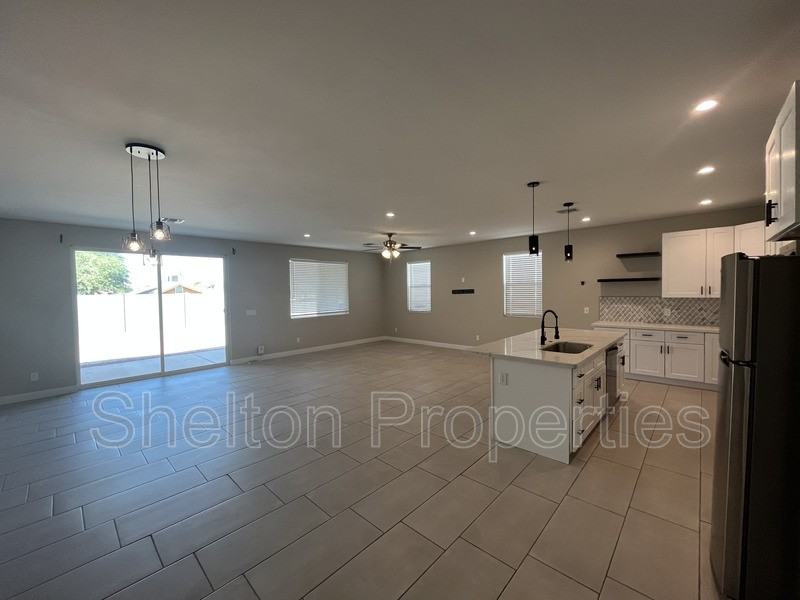 120 S 91st Dr - Photo 5 of 16