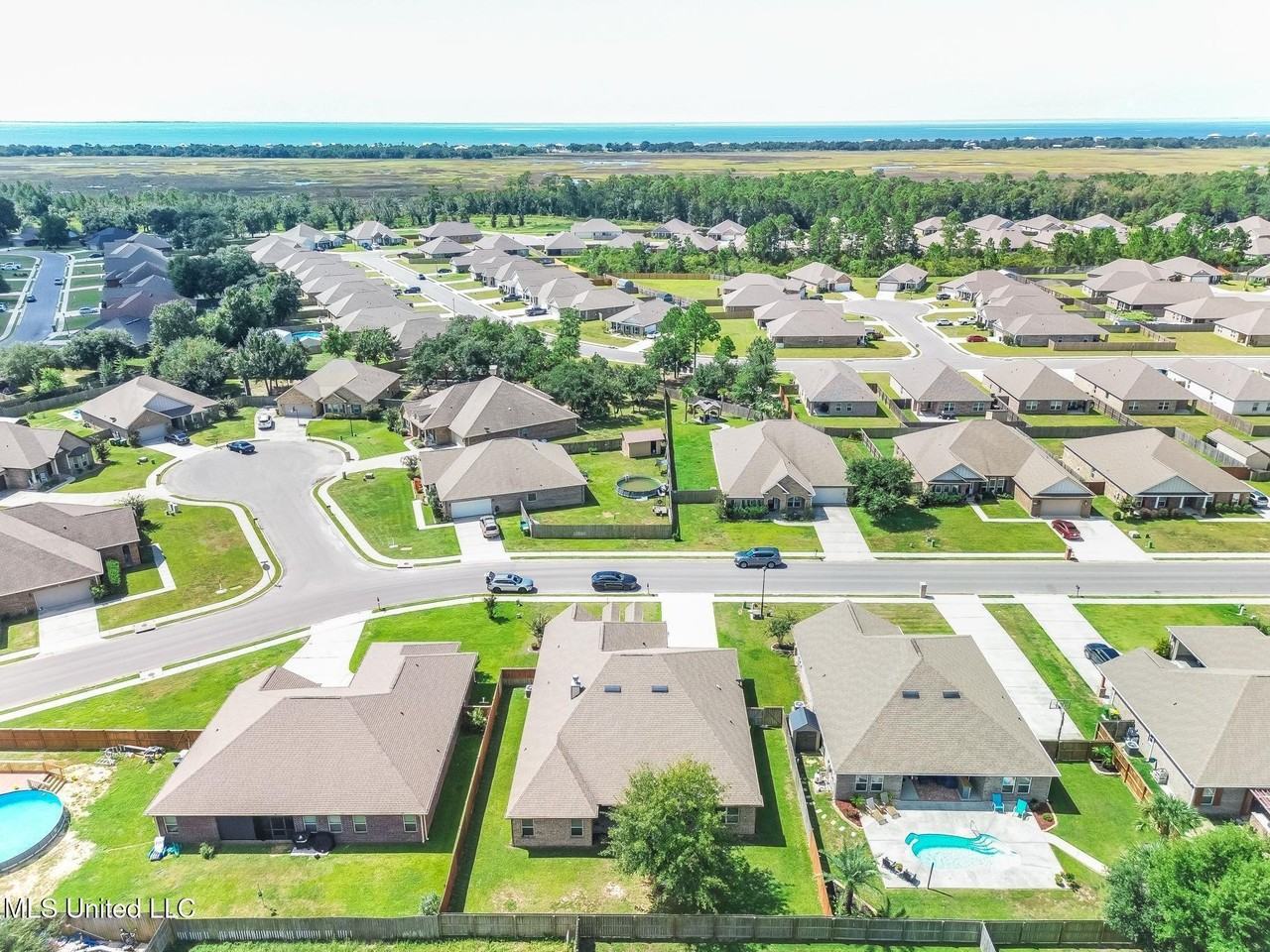 6681 Sugarcane Cir - Photo 4 of 32