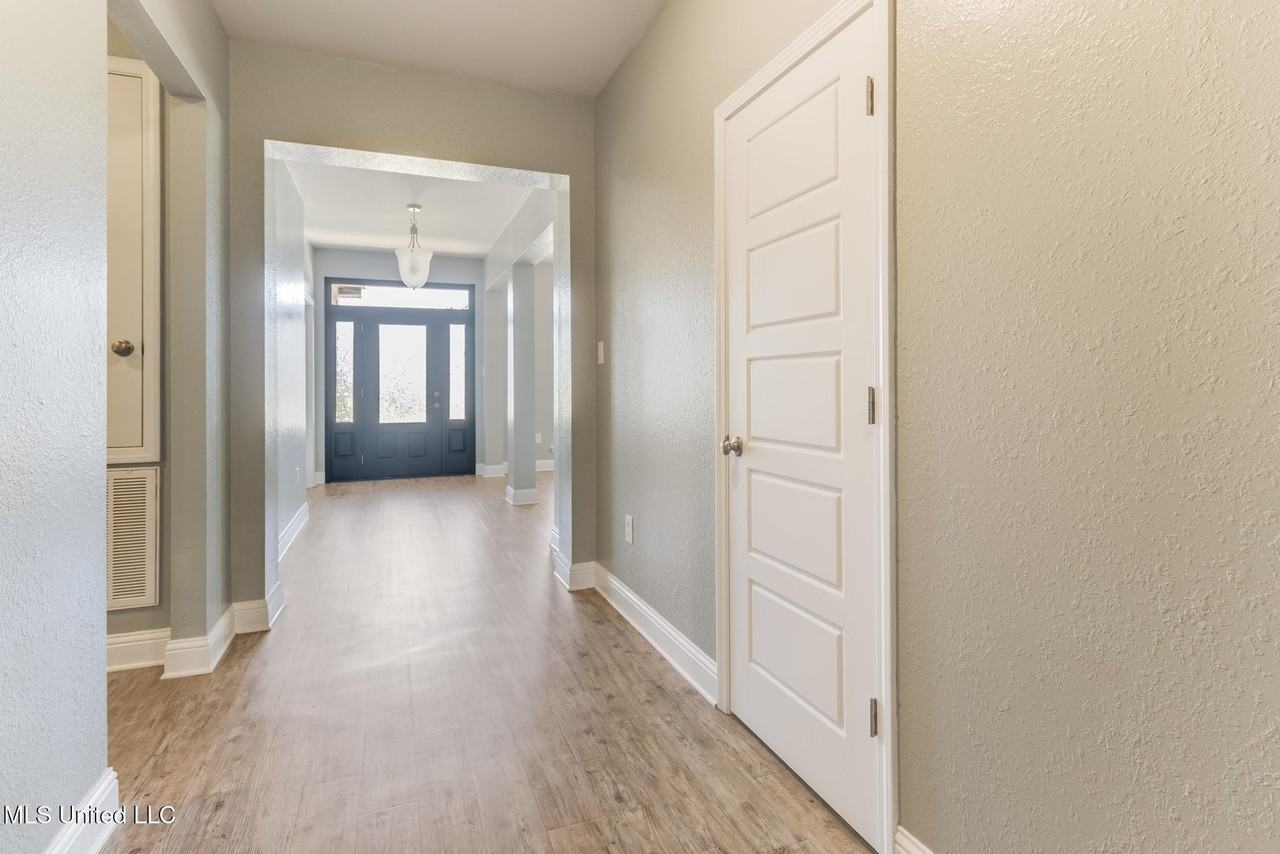 6681 Sugarcane Cir - Photo 5 of 32