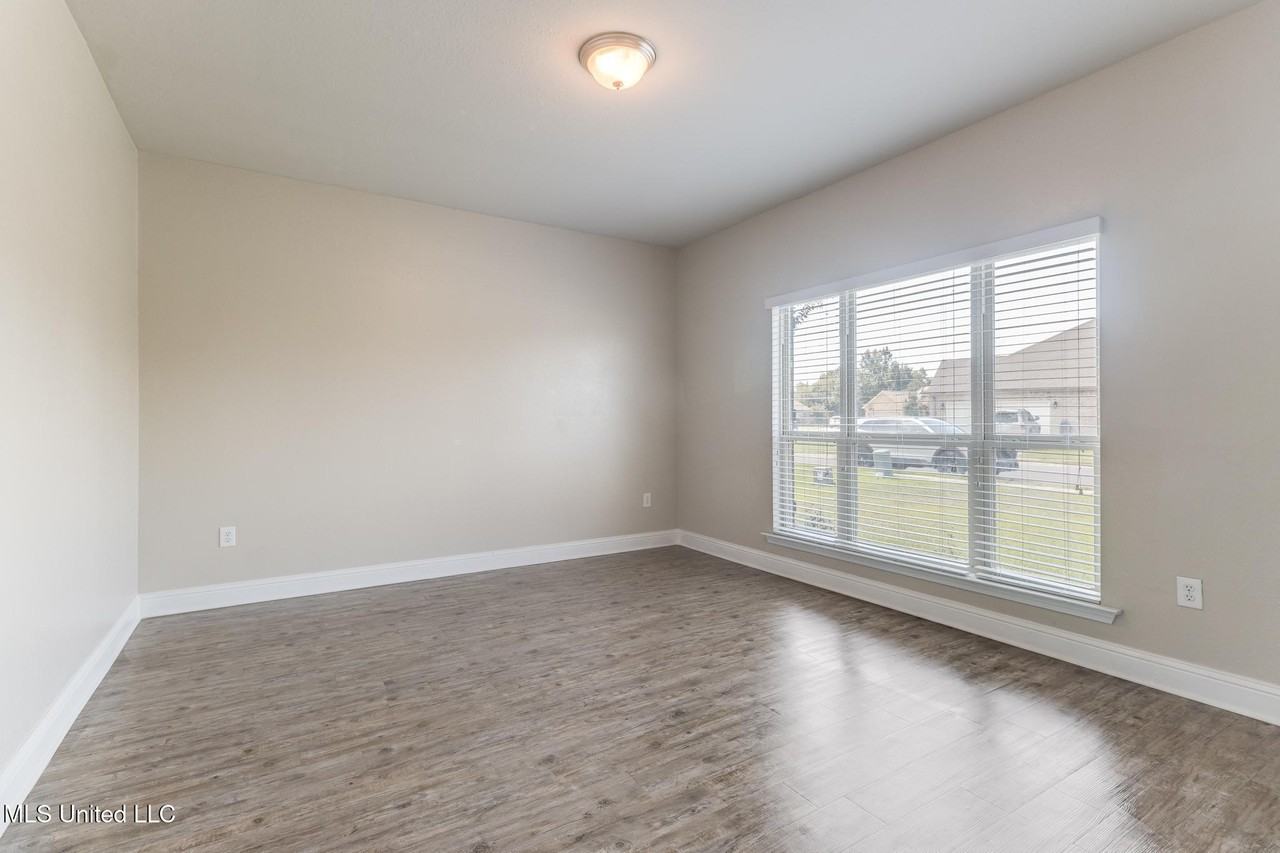 6681 Sugarcane Cir - Photo 6 of 32