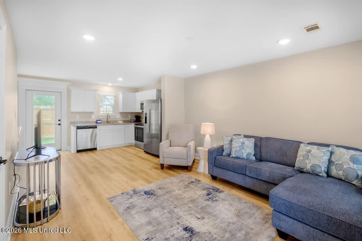 122 Coral Breeze Dr - Photo 4 of 25