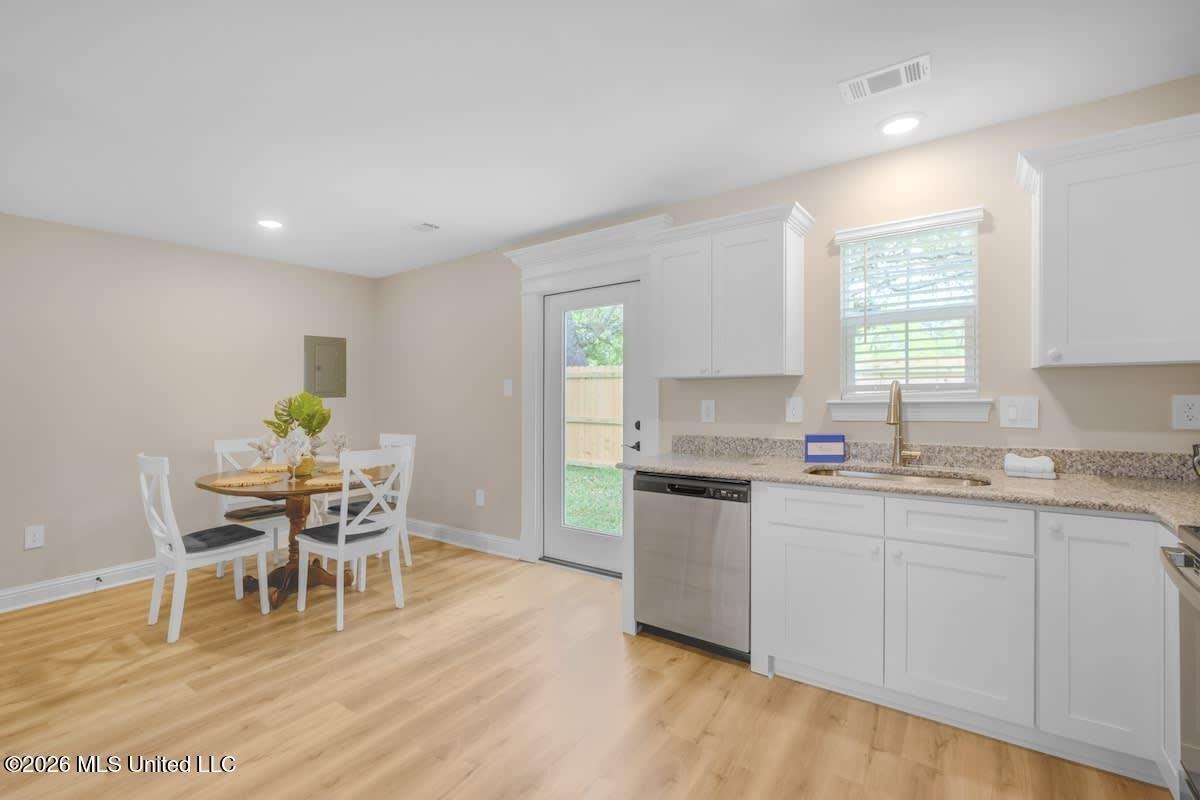 122 Coral Breeze Dr - Photo 7 of 25