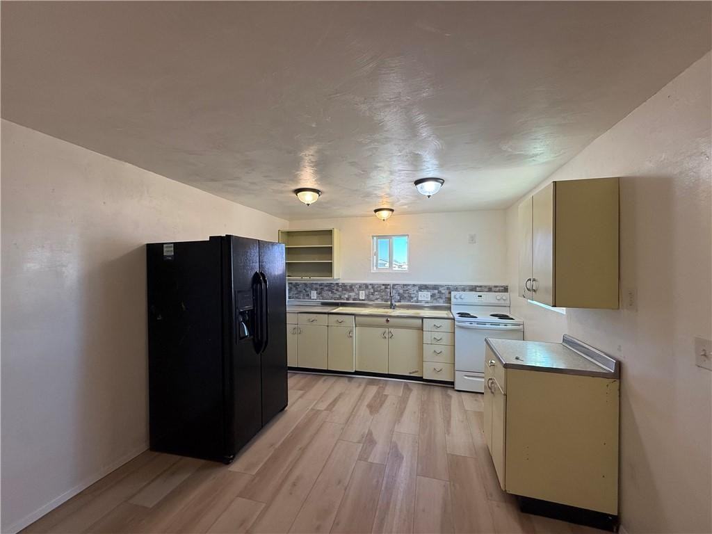 3600 E Thompson Ave - Photo 2 of 5