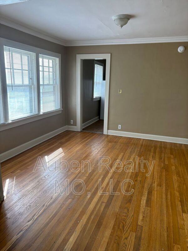 5446 Harrison St Apt 2f - Photo 3 of 7