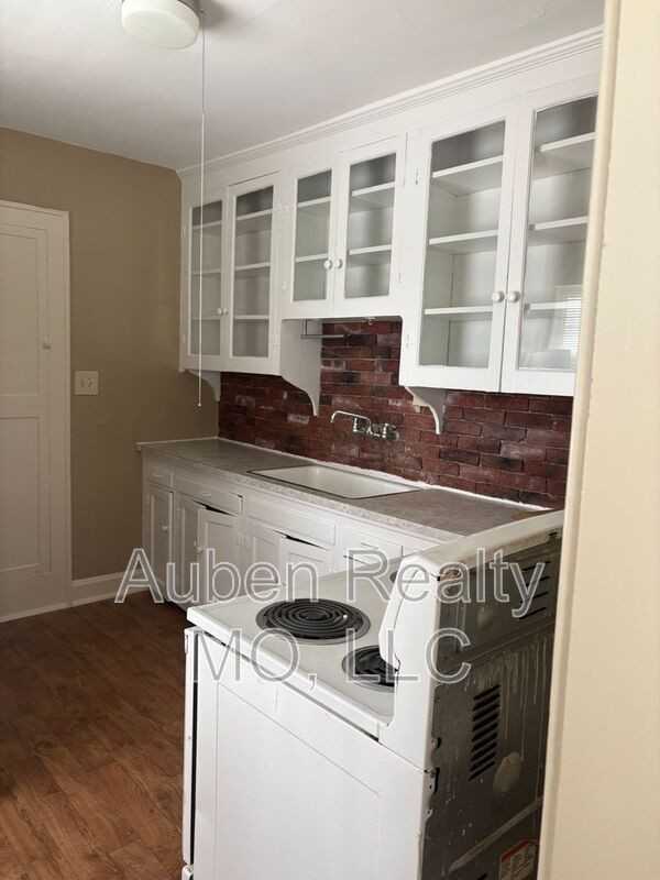 5446 Harrison St Apt 2f - Photo 4 of 7