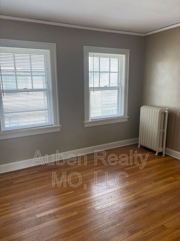 5446 Harrison St Apt 2f - Photo 5 of 7