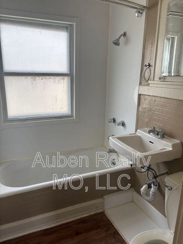 5446 Harrison St Apt 2f - Photo 6 of 7