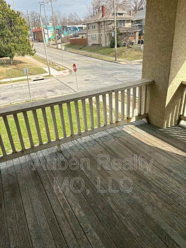5446 Harrison St Apt 2f - Photo 7 of 7