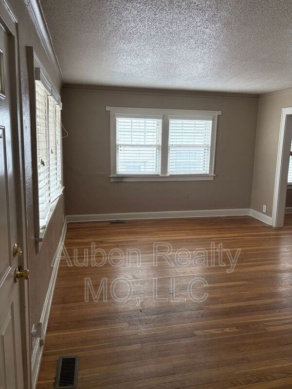 5320 Rockhill Rd - Photo 2 of 7