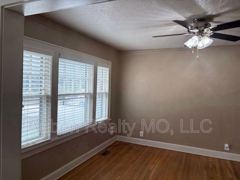 5320 Rockhill Rd - Photo 3 of 7
