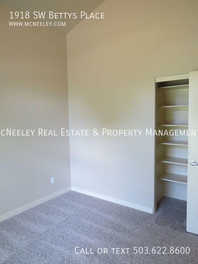 1918 Sw Bettys Pl - Photo 3 of 40