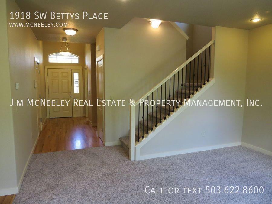 1918 Sw Bettys Pl - Photo 6 of 40