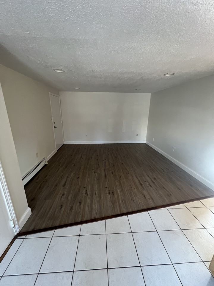 8 Carriage Hill Rd - Photo 3 of 7