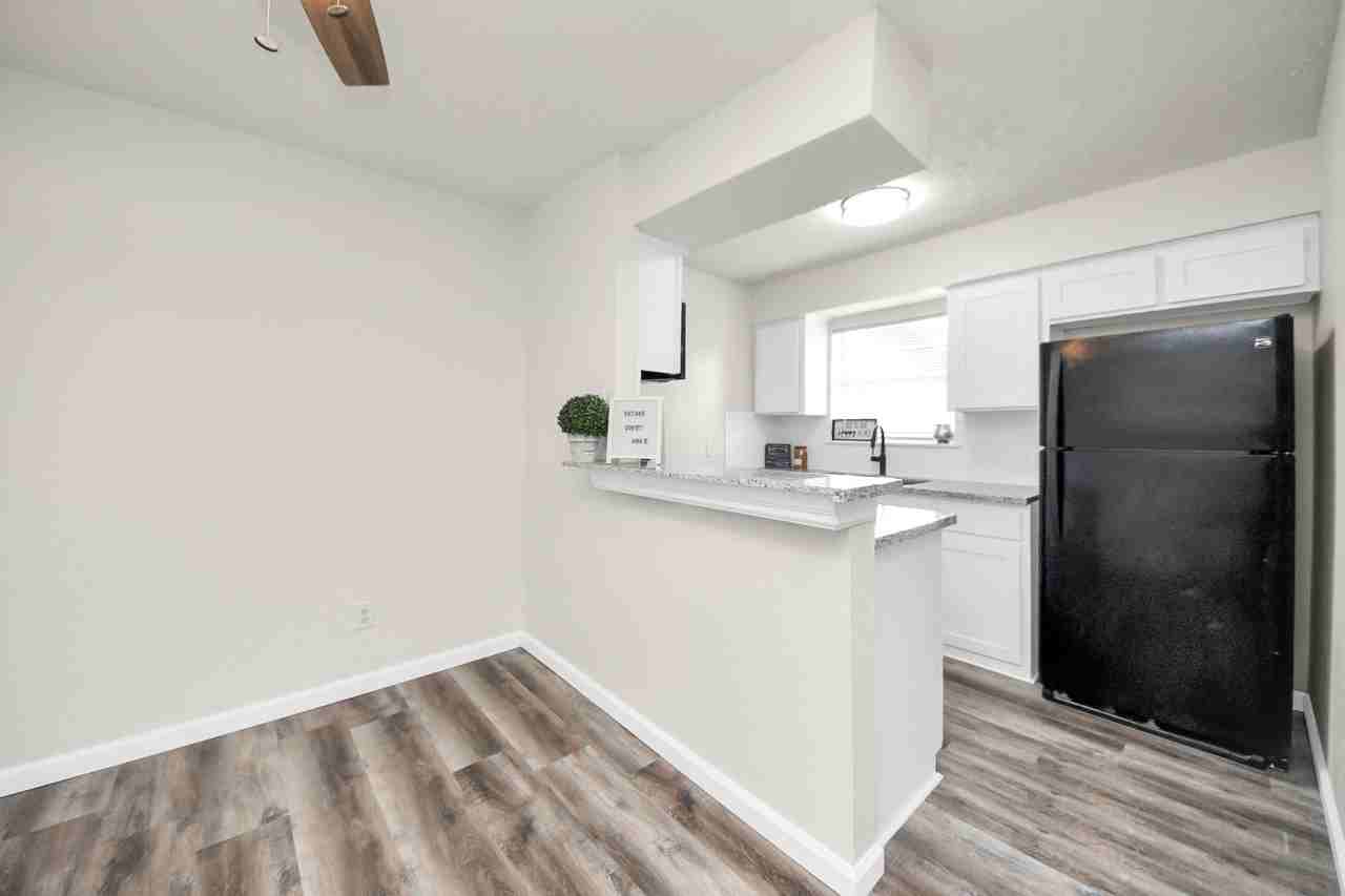 2110 Melbourne St #10 - Photo 5 of 30