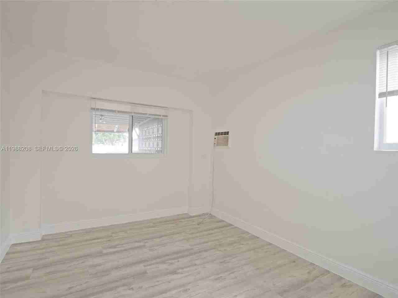 5510 Johnson St - Photo 4 of 29