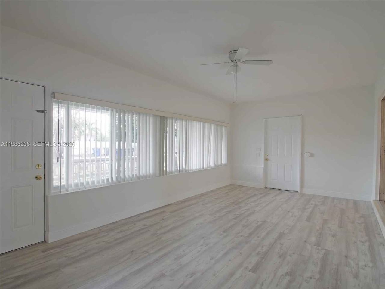 5510 Johnson St - Photo 5 of 29