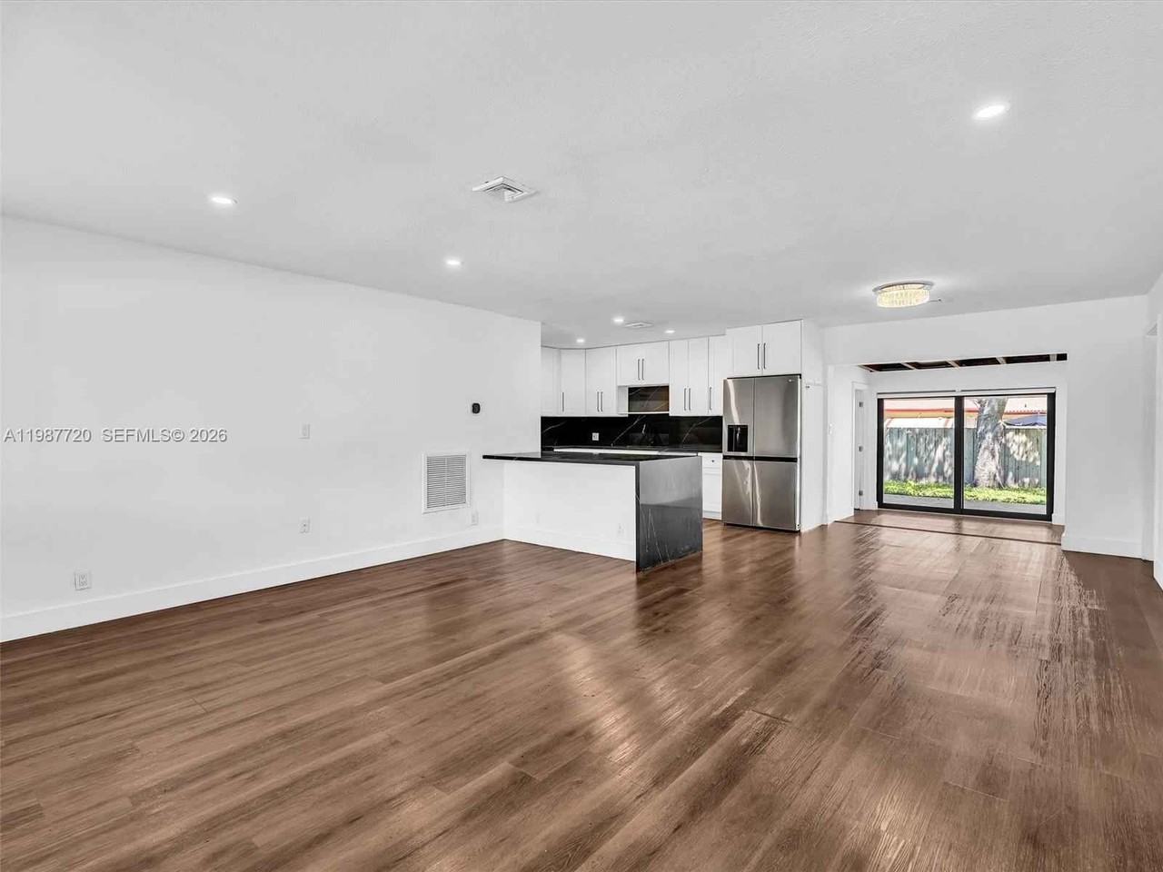 3193 Taft St - Photo 2 of 27