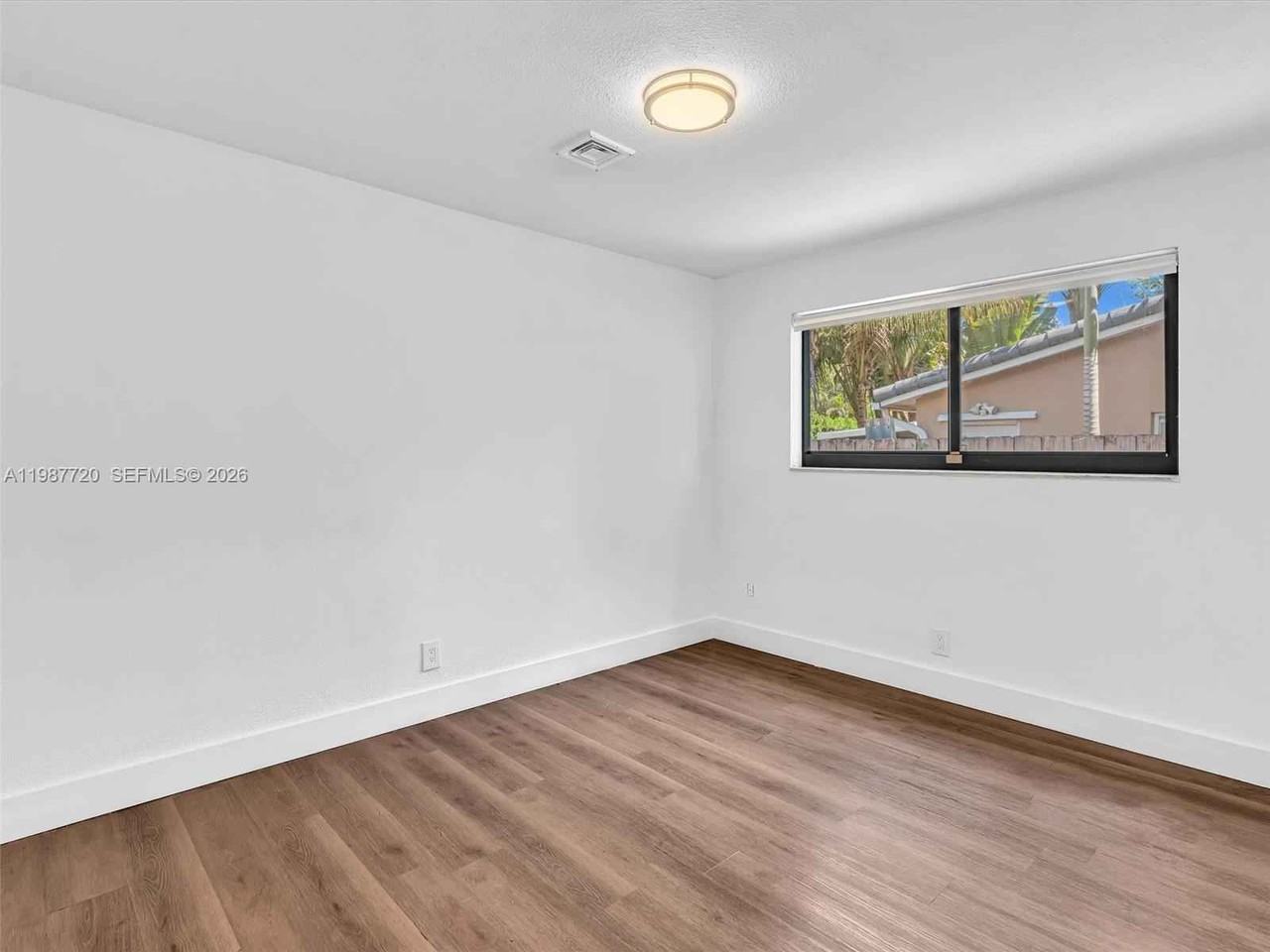 3193 Taft St - Photo 3 of 27