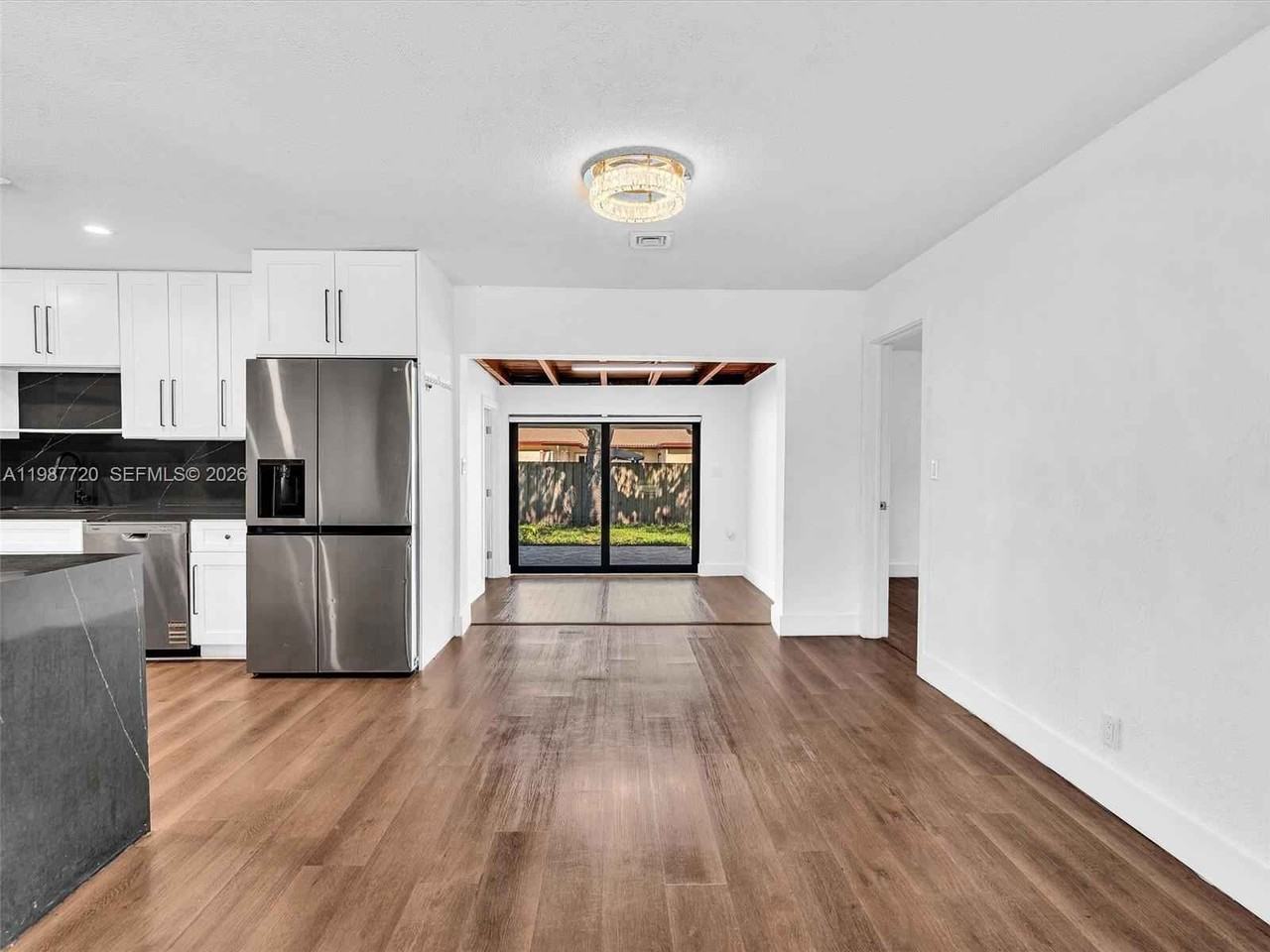 3193 Taft St - Photo 7 of 27