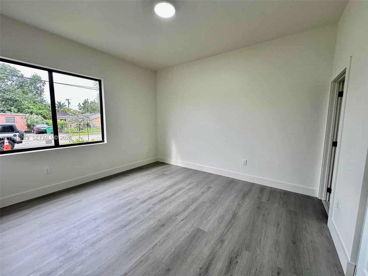 2399 Nw 105th St #1 - Photo 4 of 14