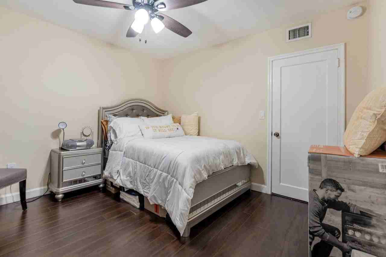 6824 Sw 5th St - Photo 4 of 12