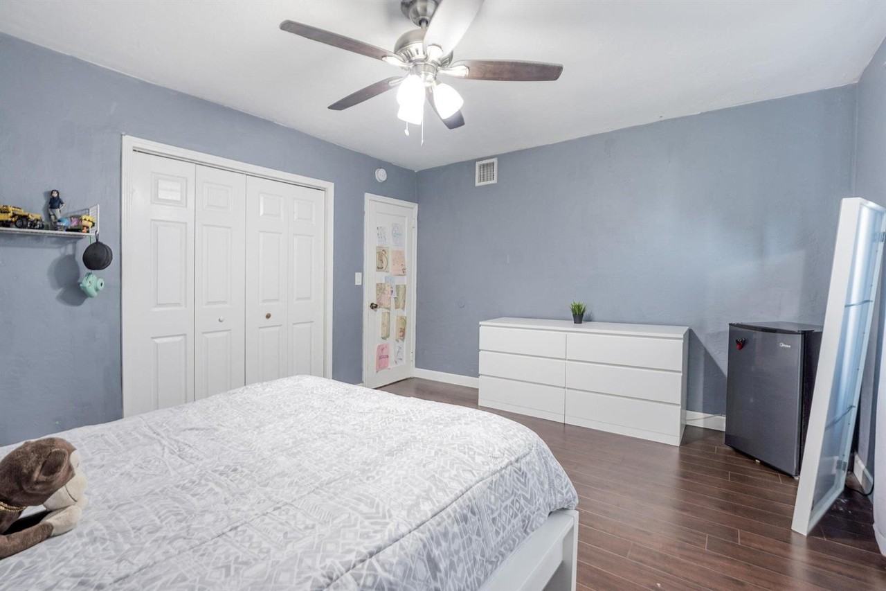 6824 Sw 5th St - Photo 5 of 12