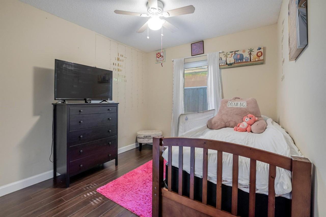 6824 Sw 5th St - Photo 7 of 12